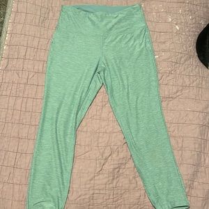NEW BALANCE CROP LEGGINGS
